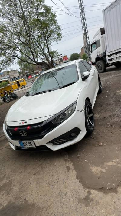 Honda civic 2017 model white colur