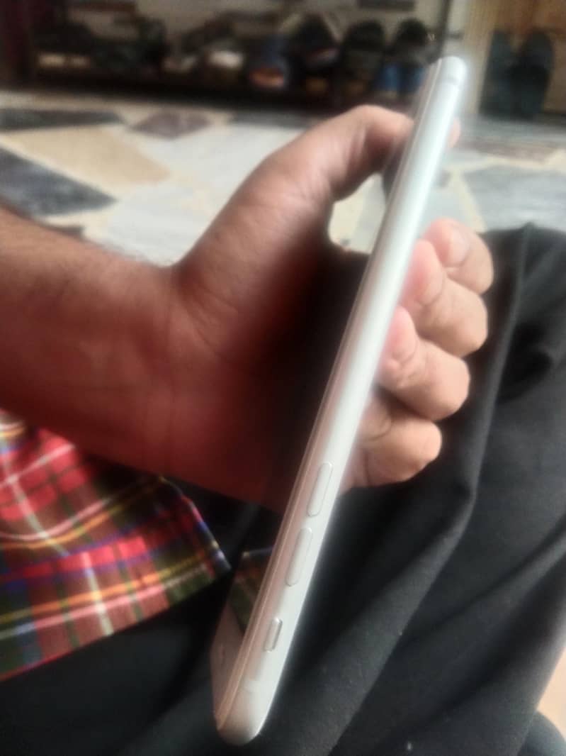 Apple iPhone 8 Plus 3