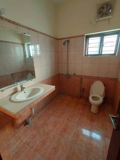 1 Kanal Separate Gate 4 Car Parking Solar 5 Bed AC Installed Upper Portion For Rent