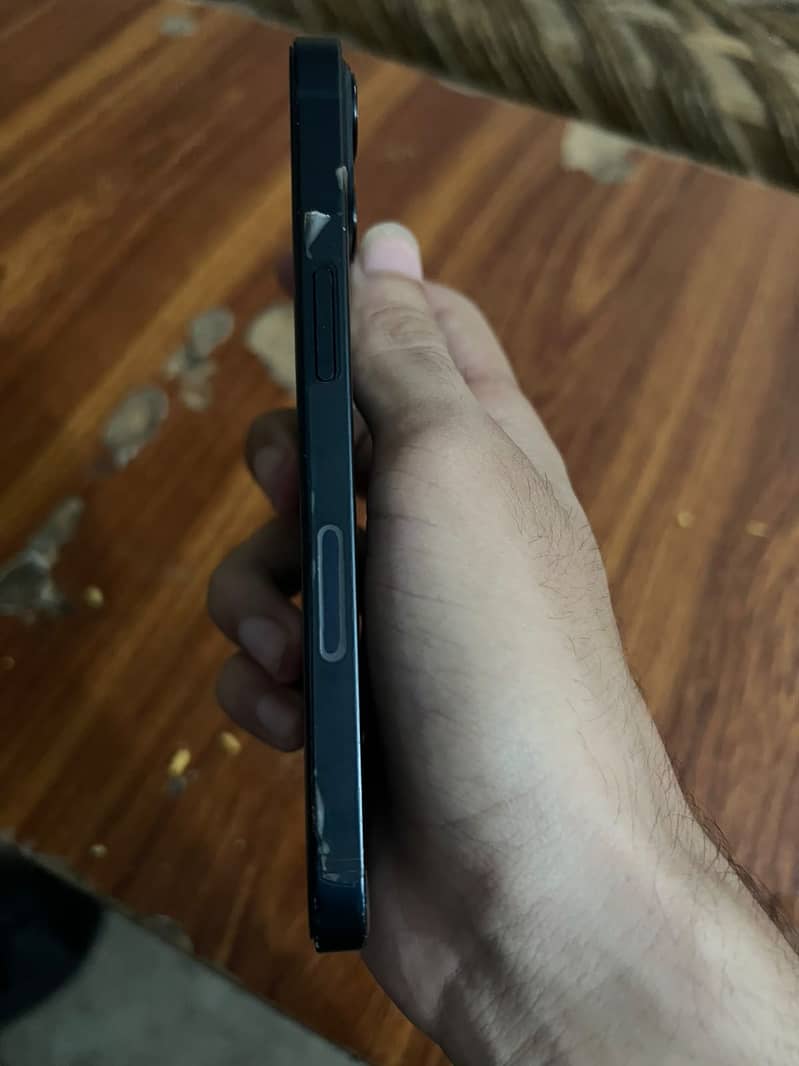 Apple iPhone 13 mini 1