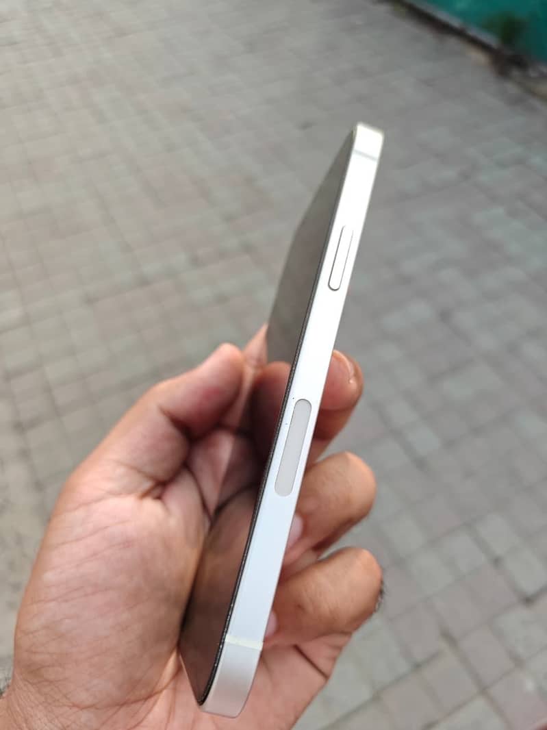 Apple iPhone 12 5