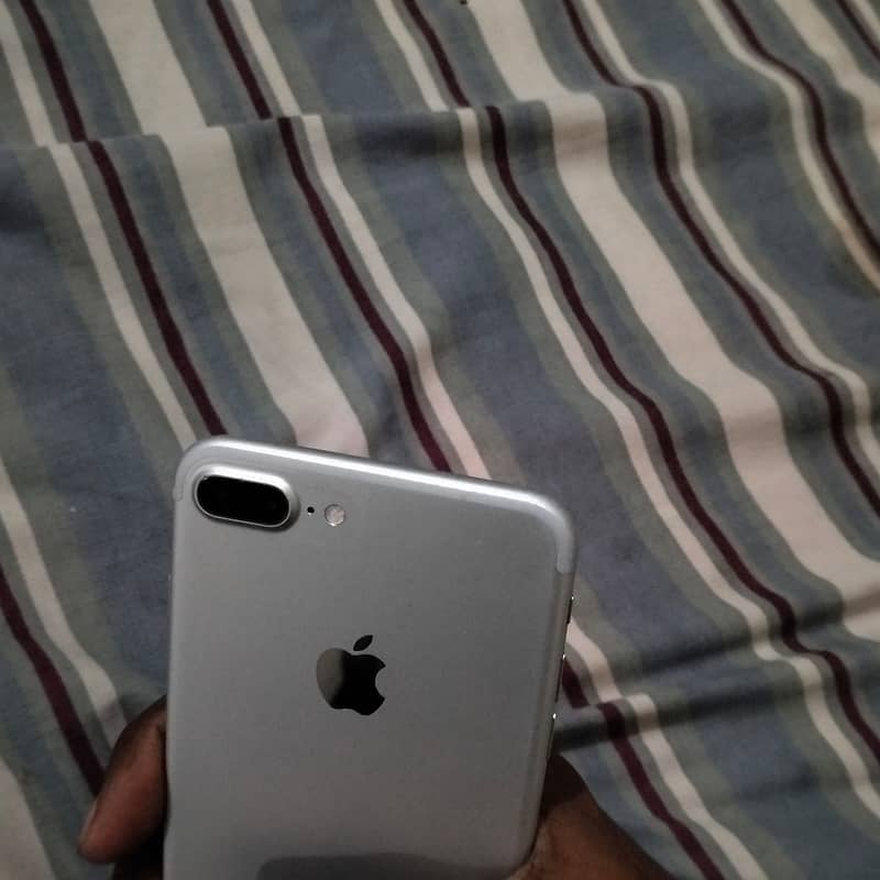 Apple iPhone 7 Plus 4