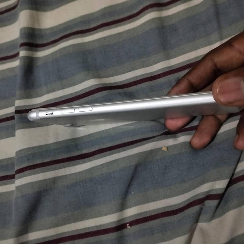 Apple iPhone 7 Plus 5