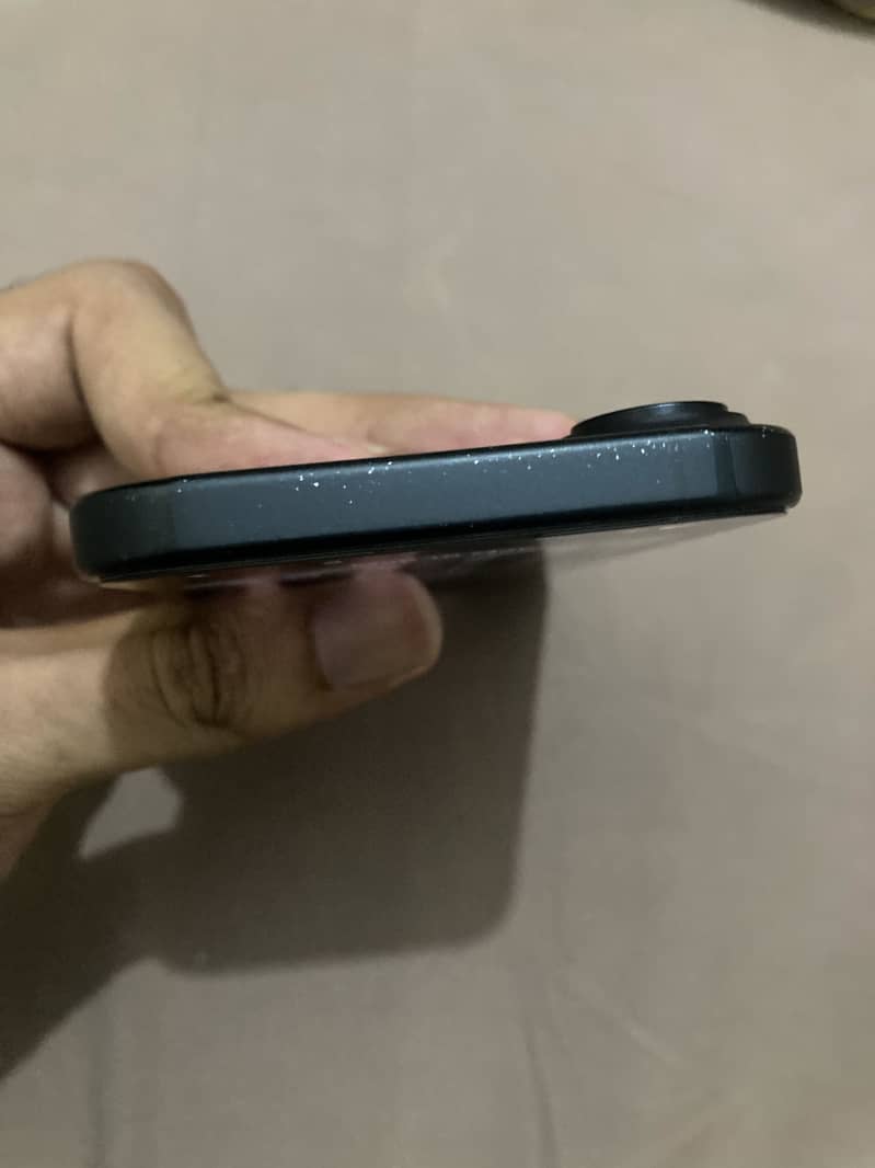 Apple iPhone 16 1