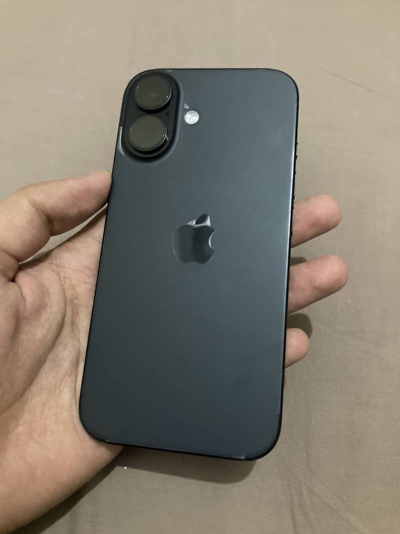 Apple iPhone 16 2