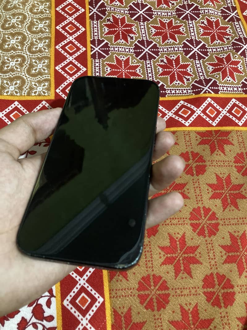 Apple iPhone 16 3