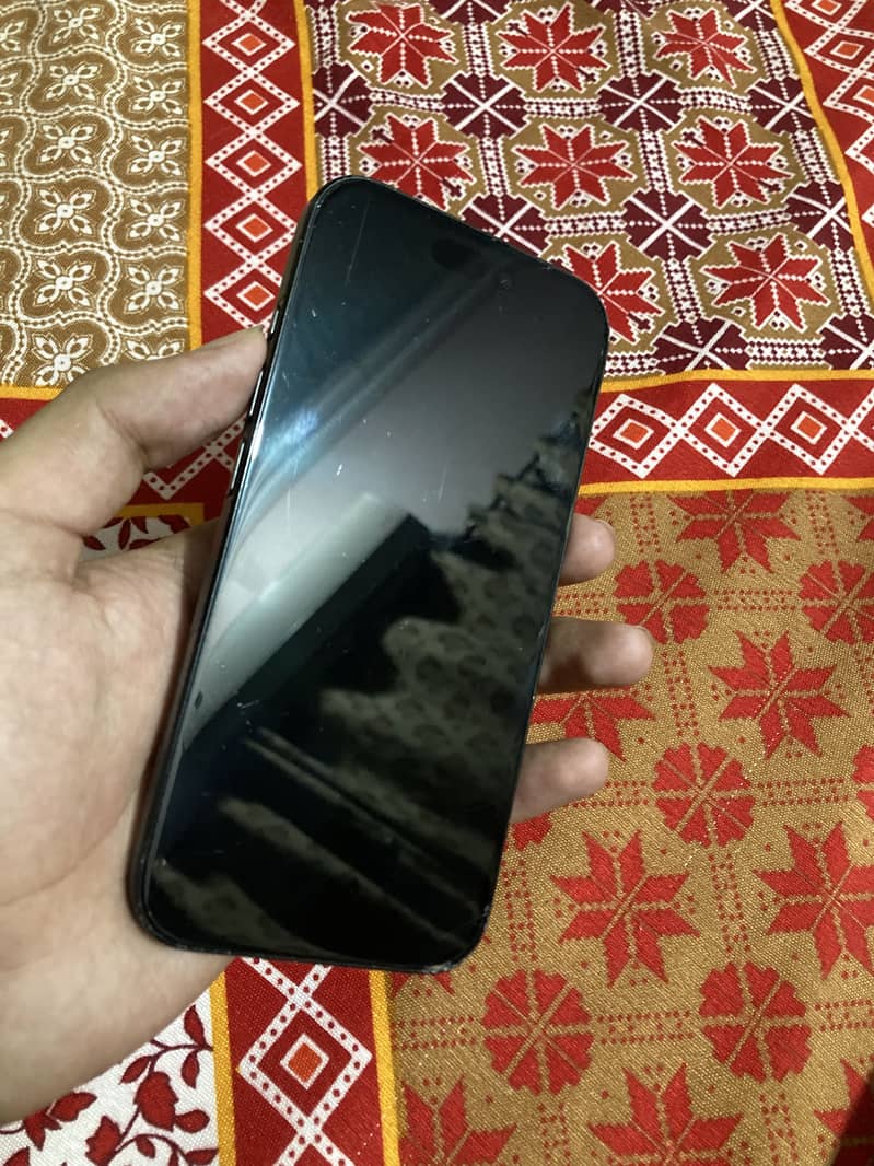 Apple iPhone 16 4