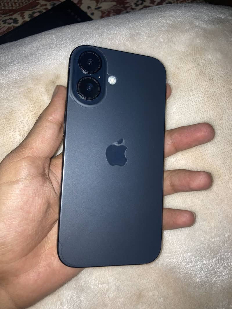 Apple iPhone 16 7