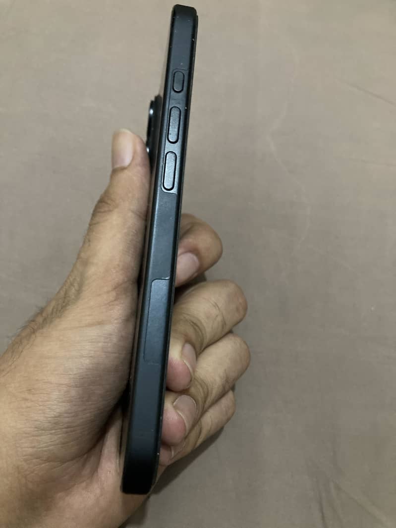Apple iPhone 16 8