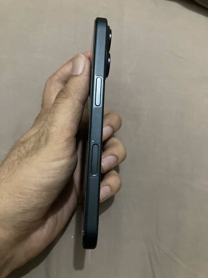 Apple iPhone 16 10