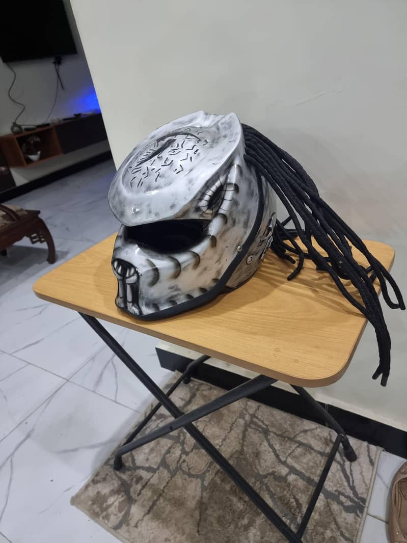 predator helmet 1