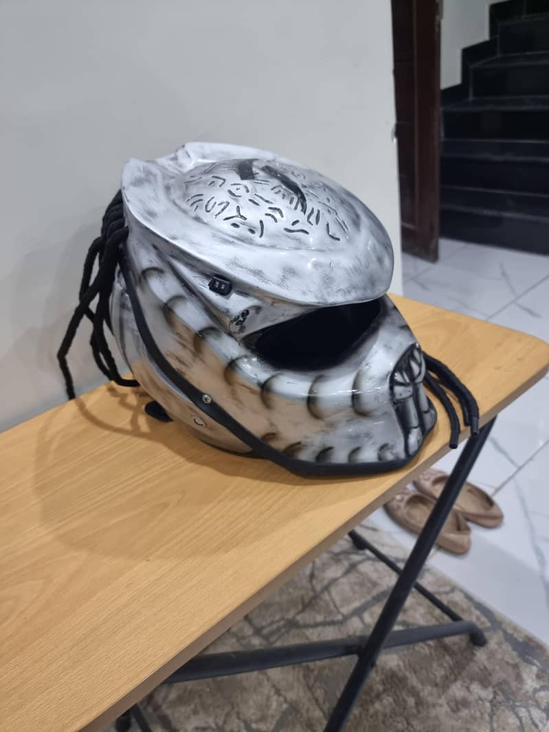 predator helmet 4