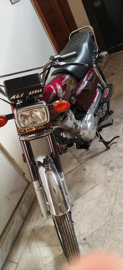 Honda 125 lush condition brand new