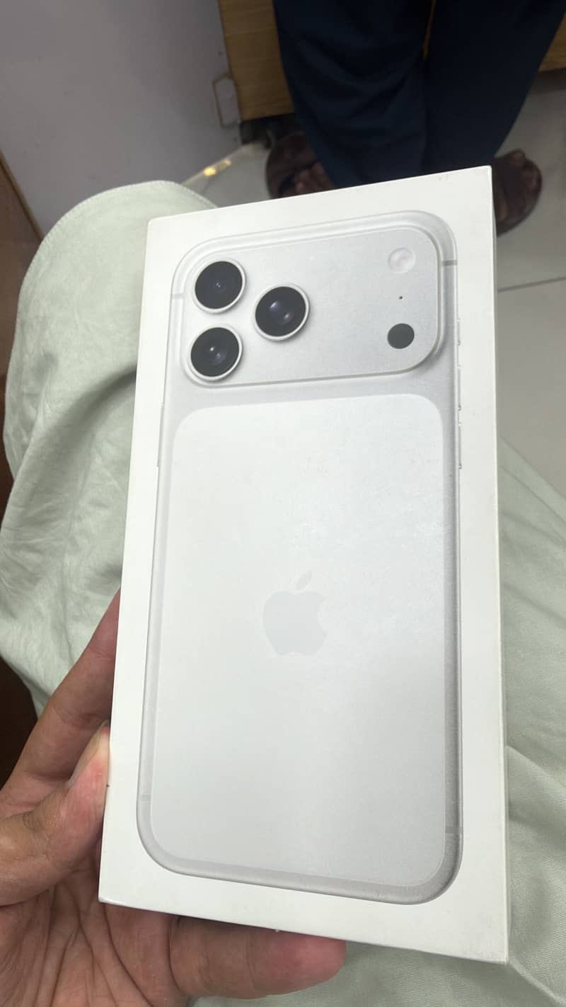 Apple iPhone 17 Pro Max 0