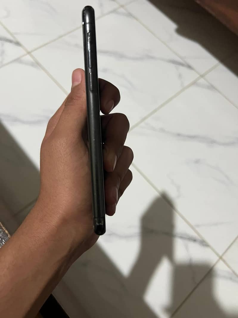 Apple iPhone X 4