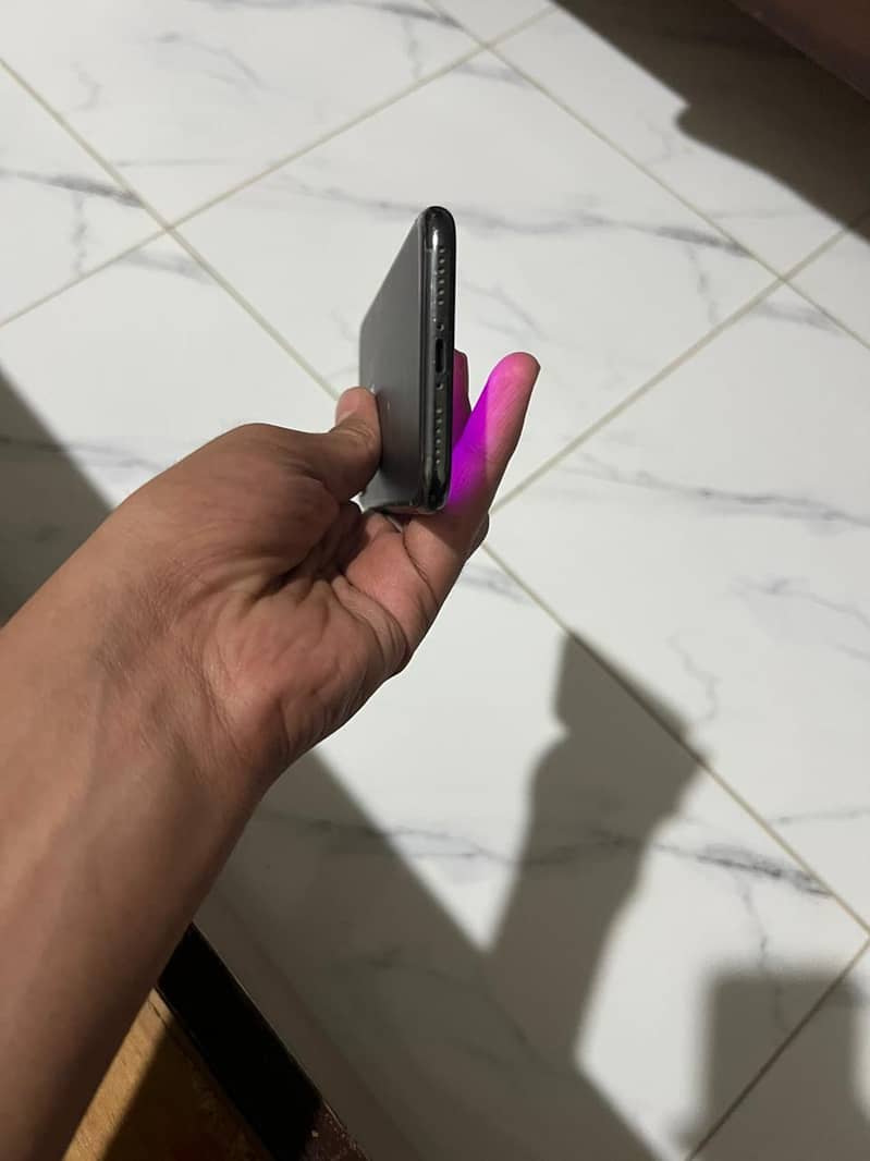 Apple iPhone X 5