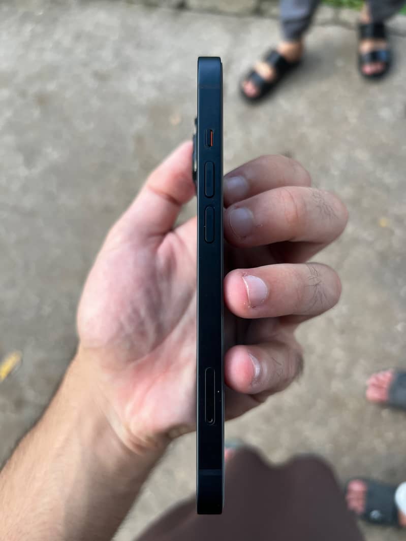 Apple iPhone 13 5