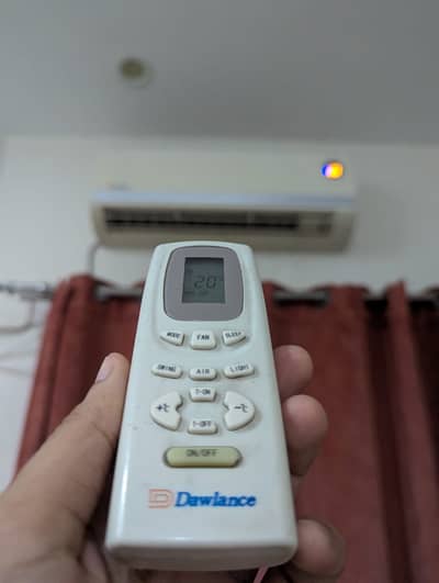 Dawlance Split AC - 1 ton 2019 Model, rarely used.