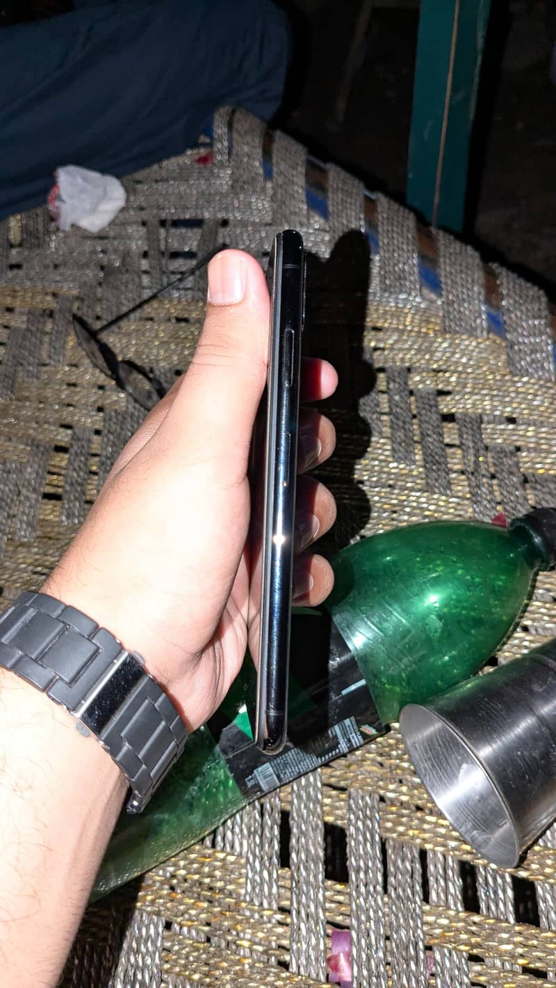Apple iPhone XS Max 3