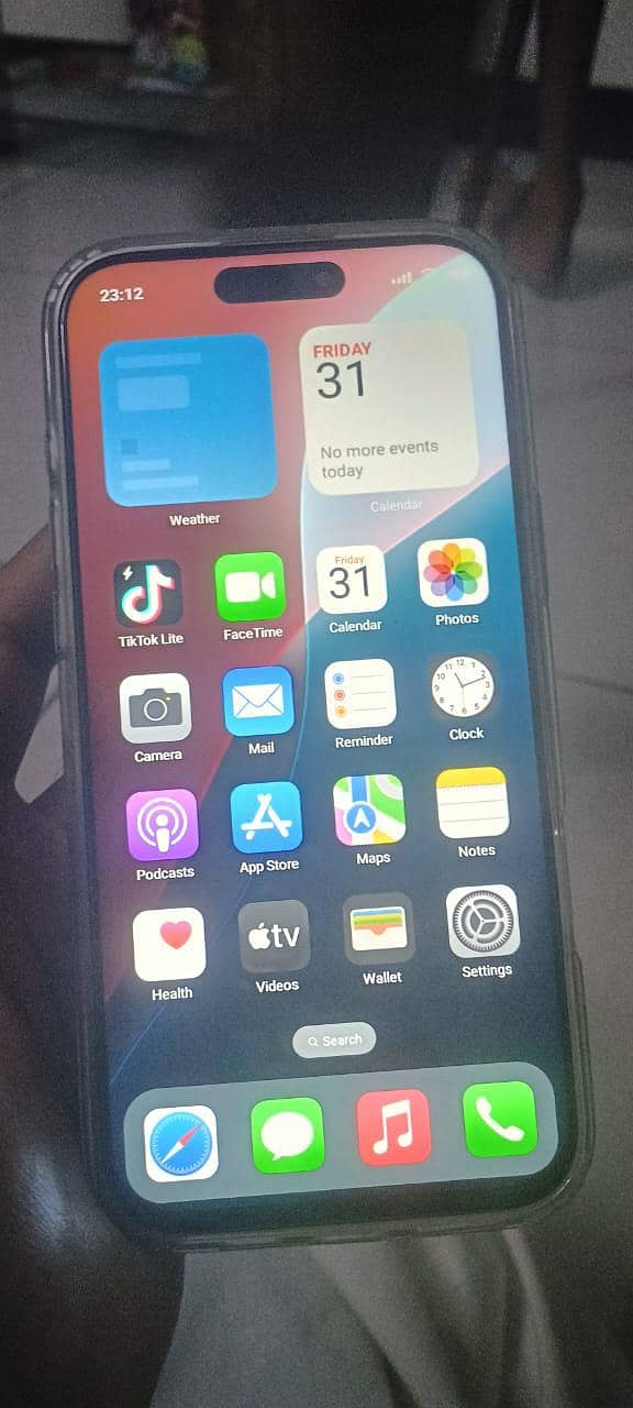 Apple iPhone 16 Pro Max 1