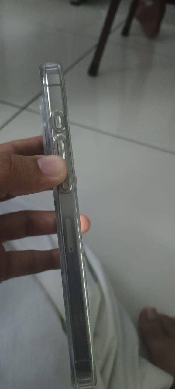 Apple iPhone 16 Pro Max 3