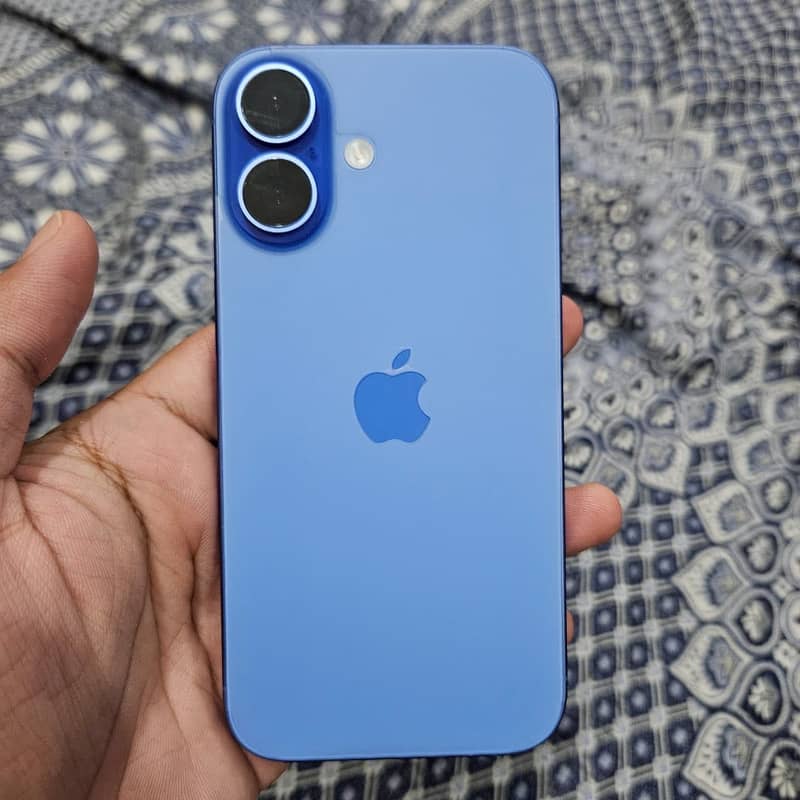Apple iPhone 16 0