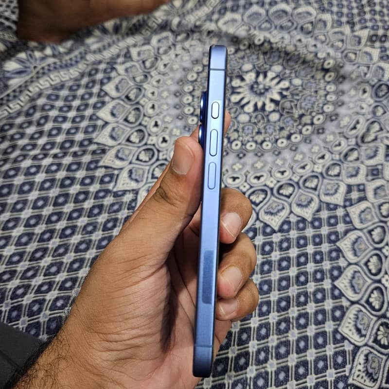 Apple iPhone 16 1