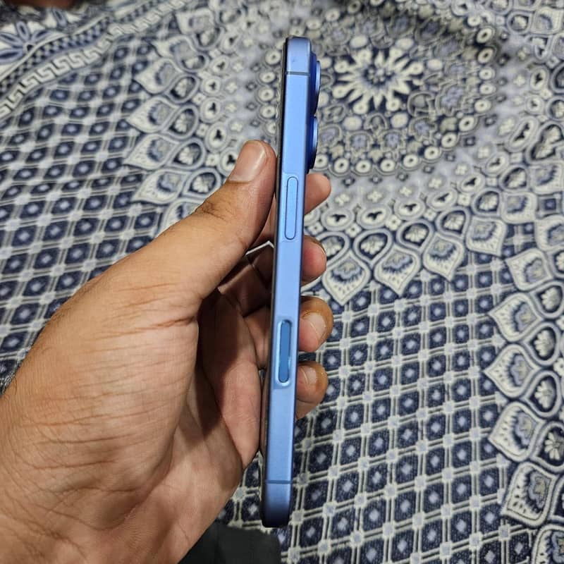 Apple iPhone 16 3