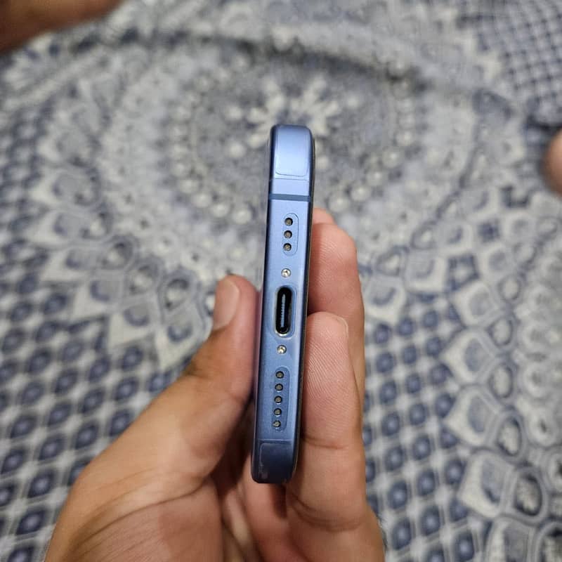 Apple iPhone 16 5