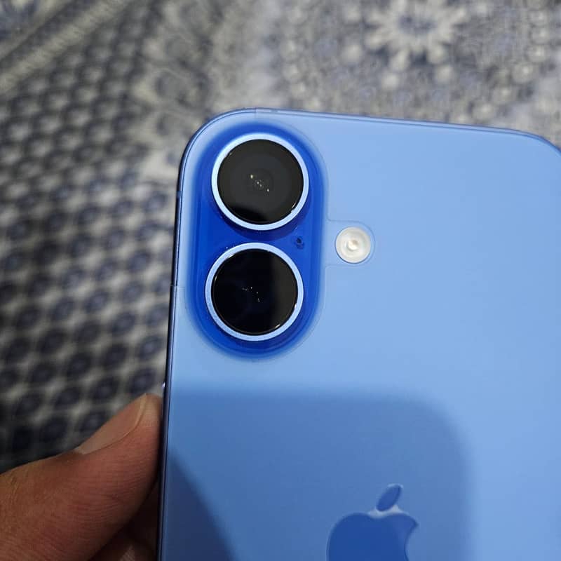Apple iPhone 16 6