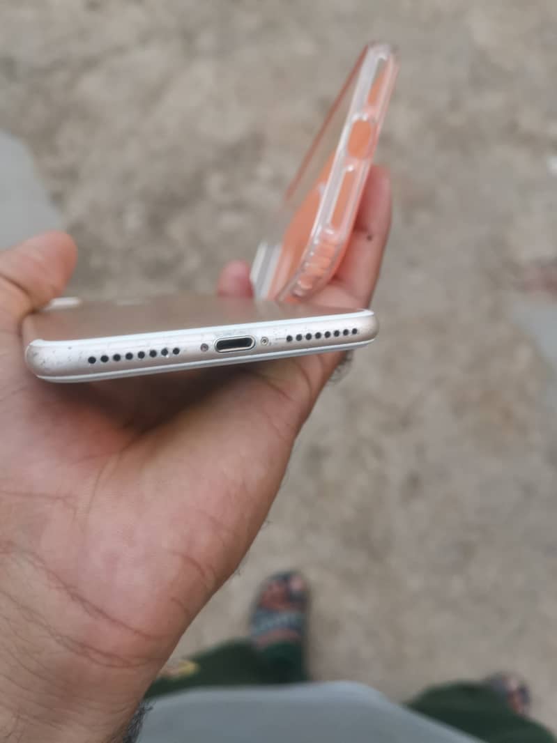 Apple iPhone 7 Plus 2
