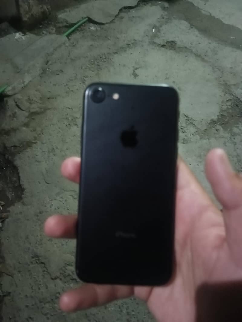 Apple iPhone 7 0
