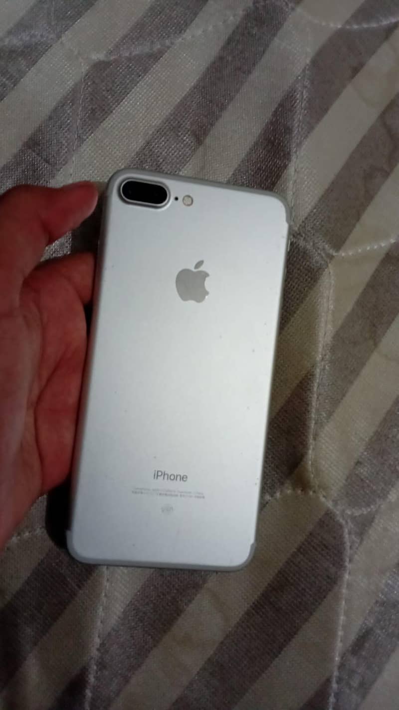 Apple iPhone 7 Plus 1