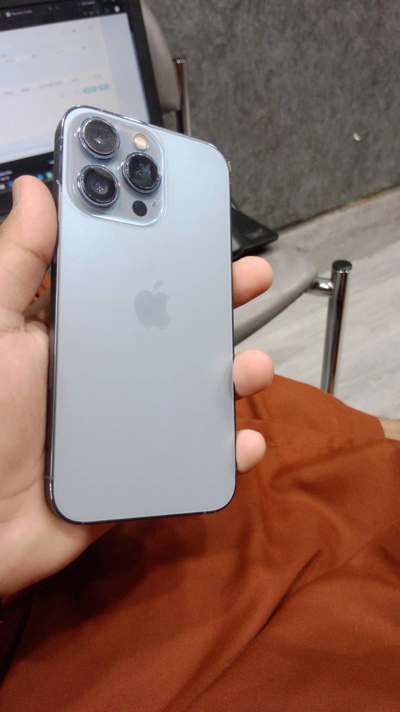 Apple iPhone 13 PRO 0