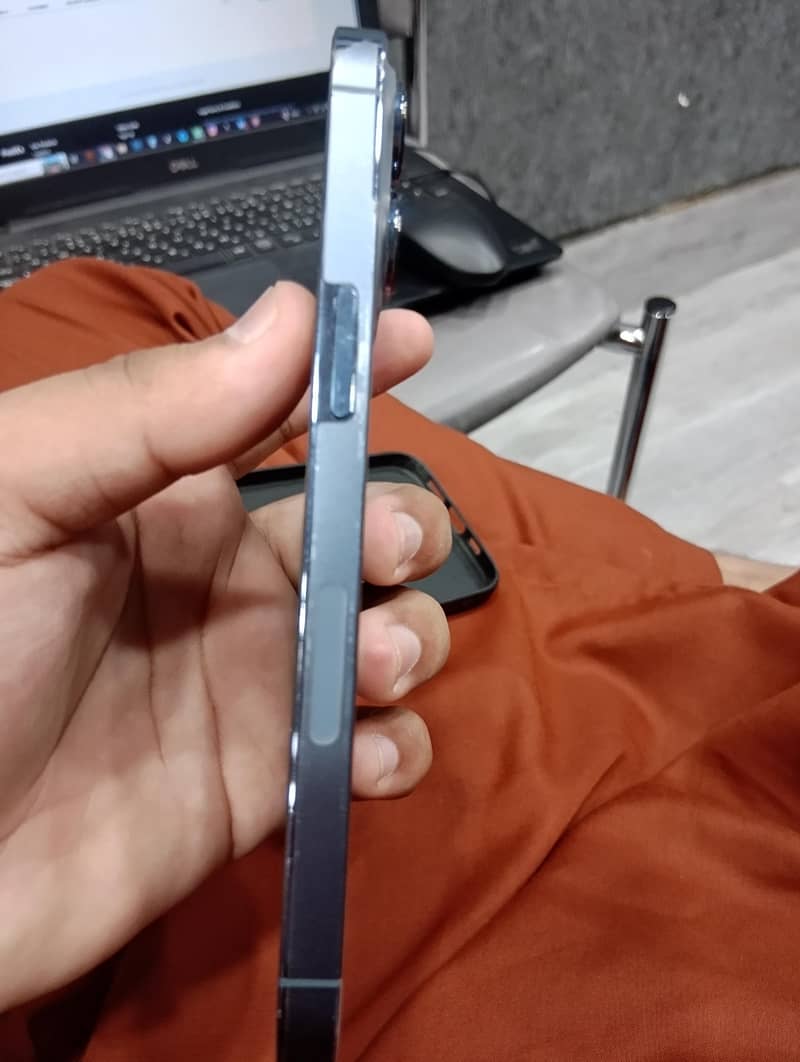 Apple iPhone 13 PRO 1