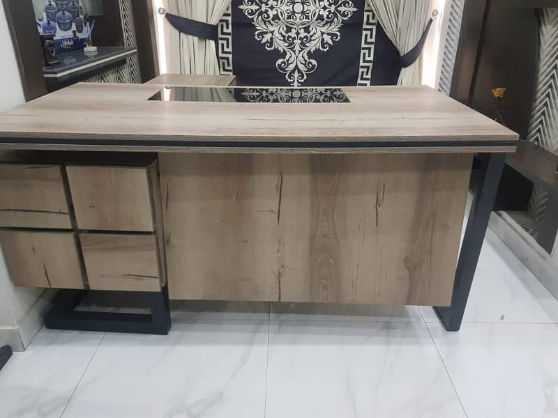 Executive Table 0
