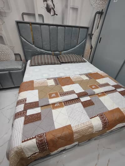 Modern Queen Size Bed with Matching Sety Bench - Laminated Wood