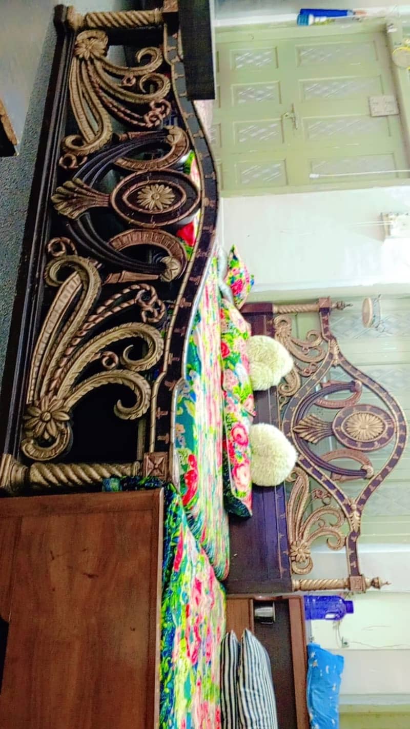 King size double bed 1