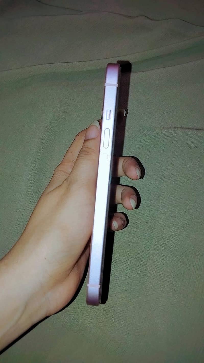 Apple iPhone 15 4