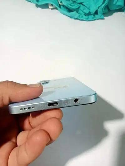 Realme Note 60 4