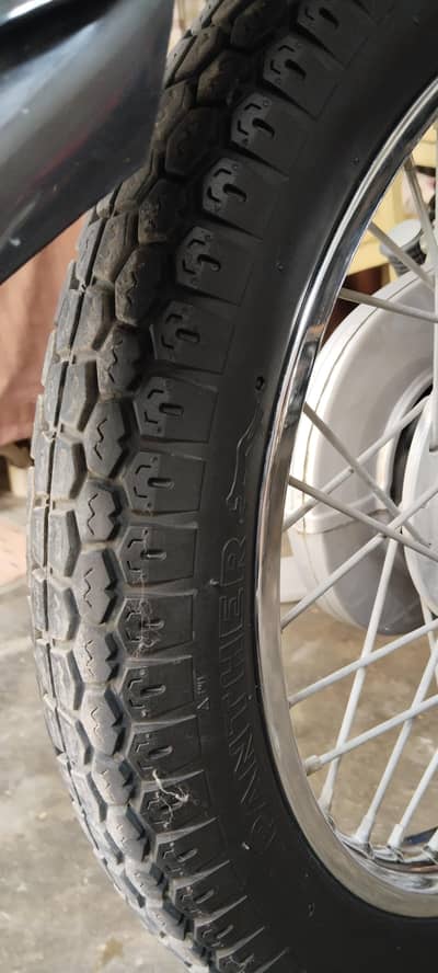 suzuki 150 rear tyres tube  very slidly use