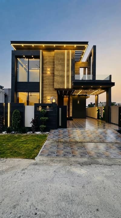 10-Marla Brand New Ultra Luxury Modren House For Sale In Bahria Town Lahore.