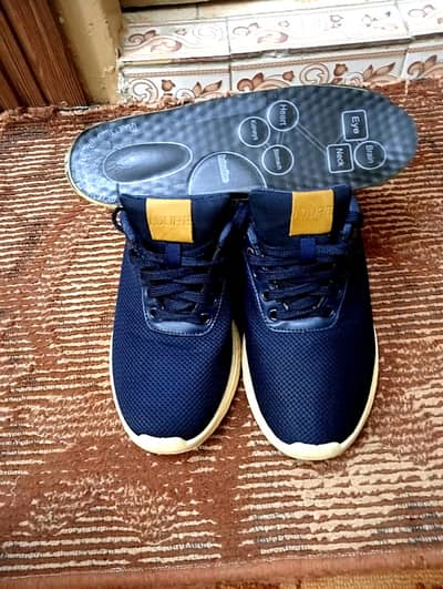  "Endure" Navy Blue Sneakers Farokht Ke Liye — Bilkul Nayi Jaisi Ha