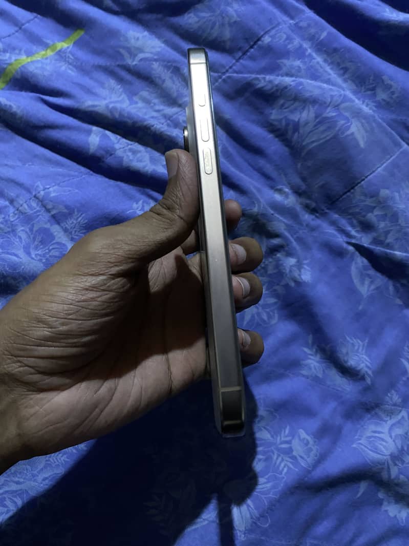 iphone 16 pro max 10/10 condition 5