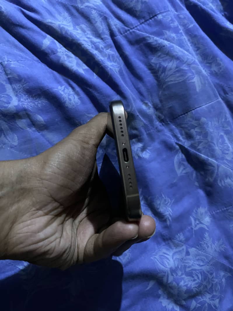 iphone 16 pro max 10/10 condition 6