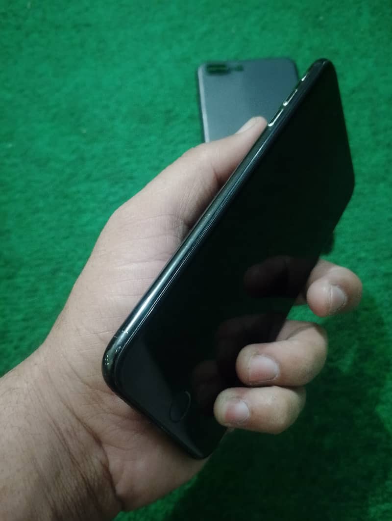 Apple iPhone 7 Plus 1