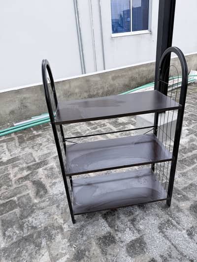 Metal decorative stand