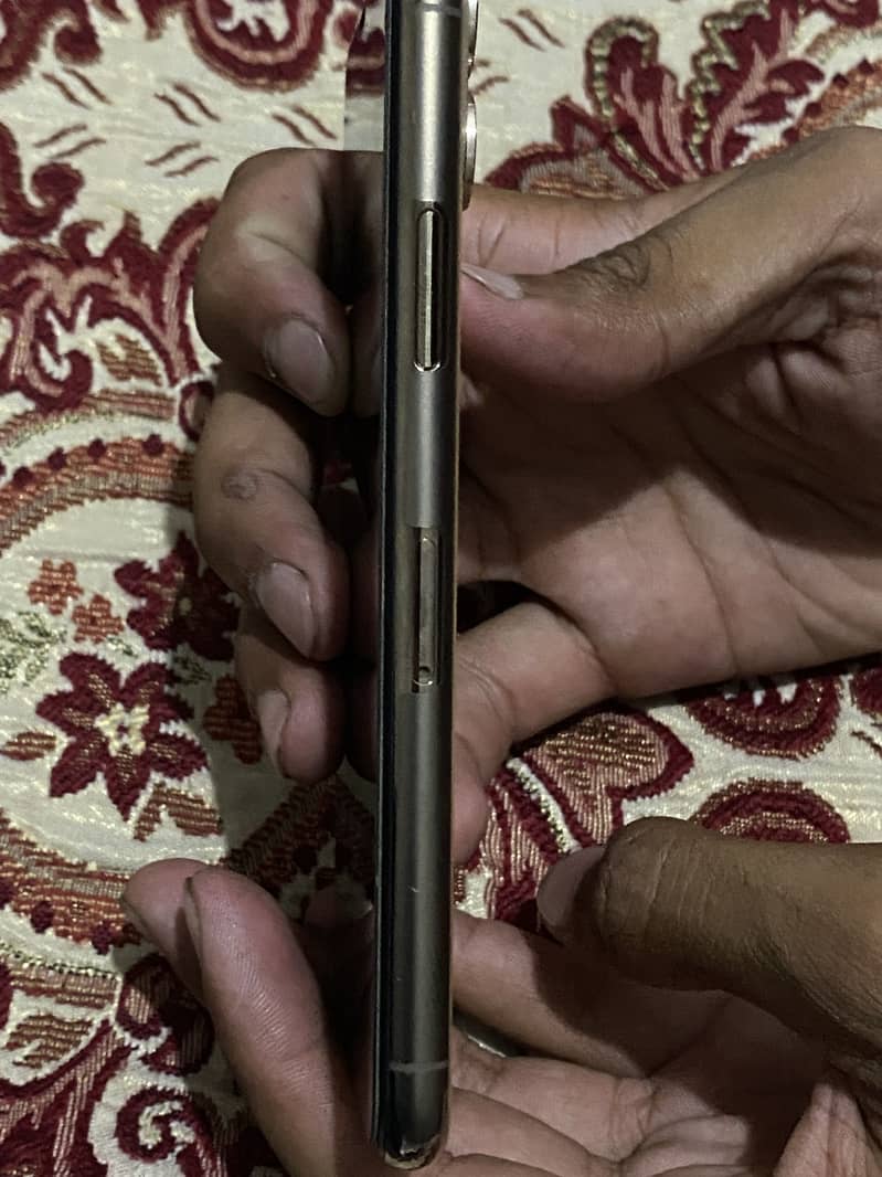 iPhone 11pro 4