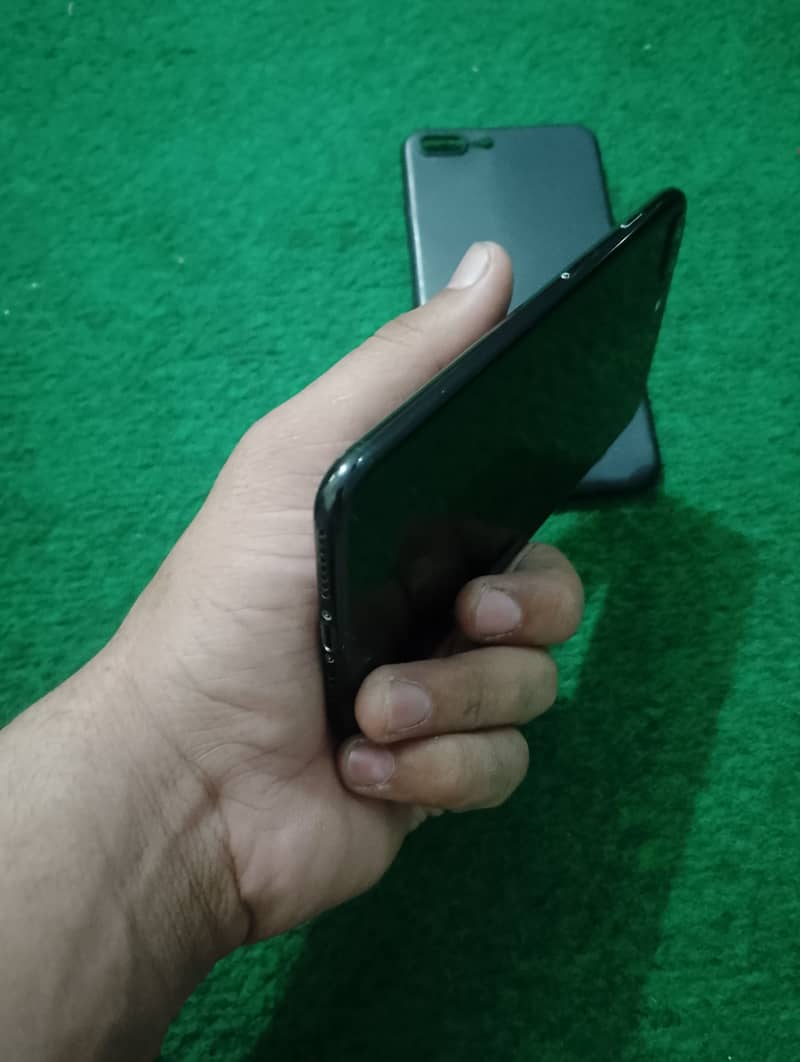 Apple iPhone 7 Plus 2