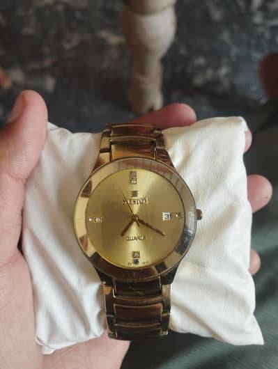Sveston Quartz Golden Watch